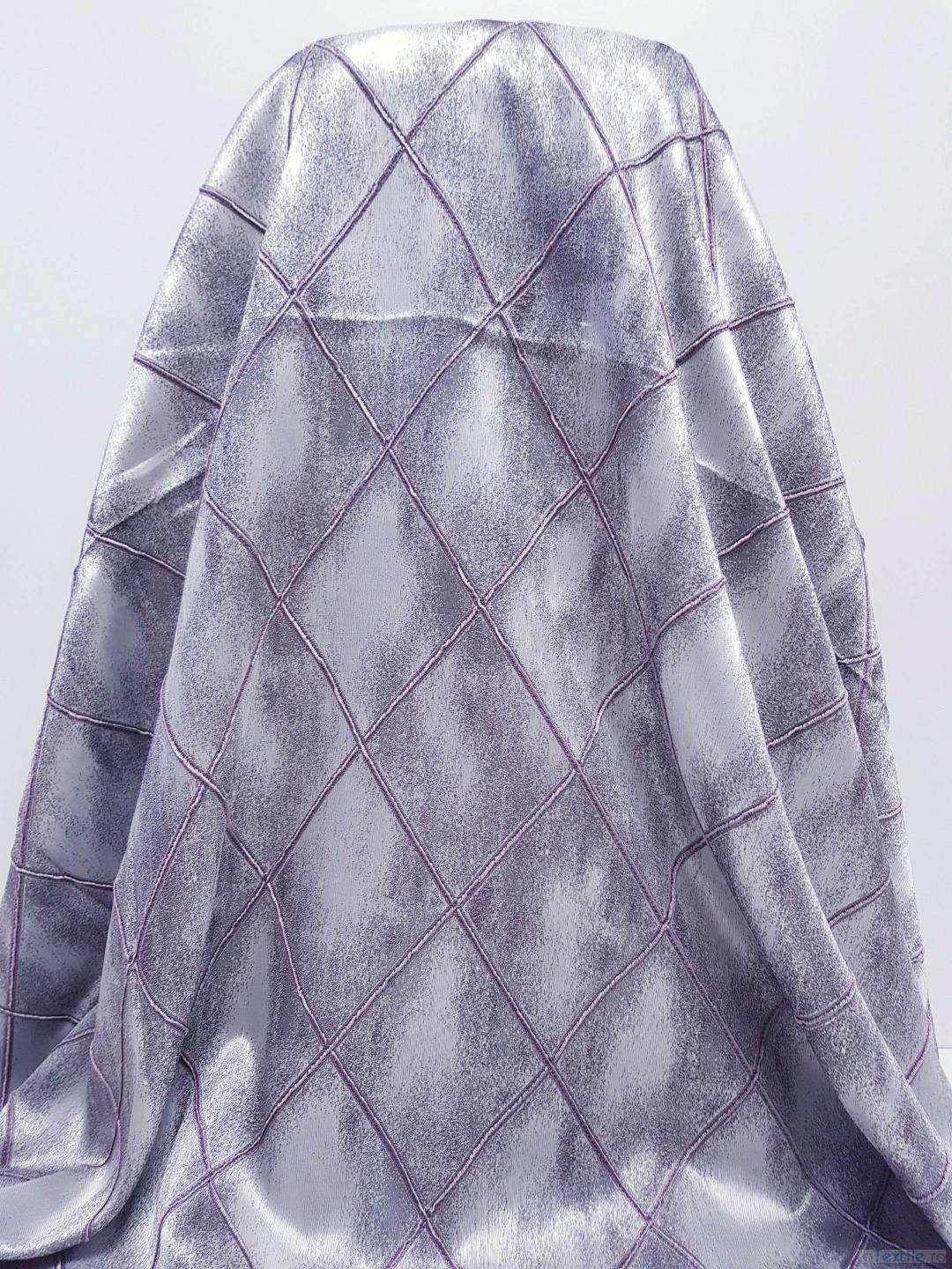 Material draperie imprimeu argintiu cu romburi roz