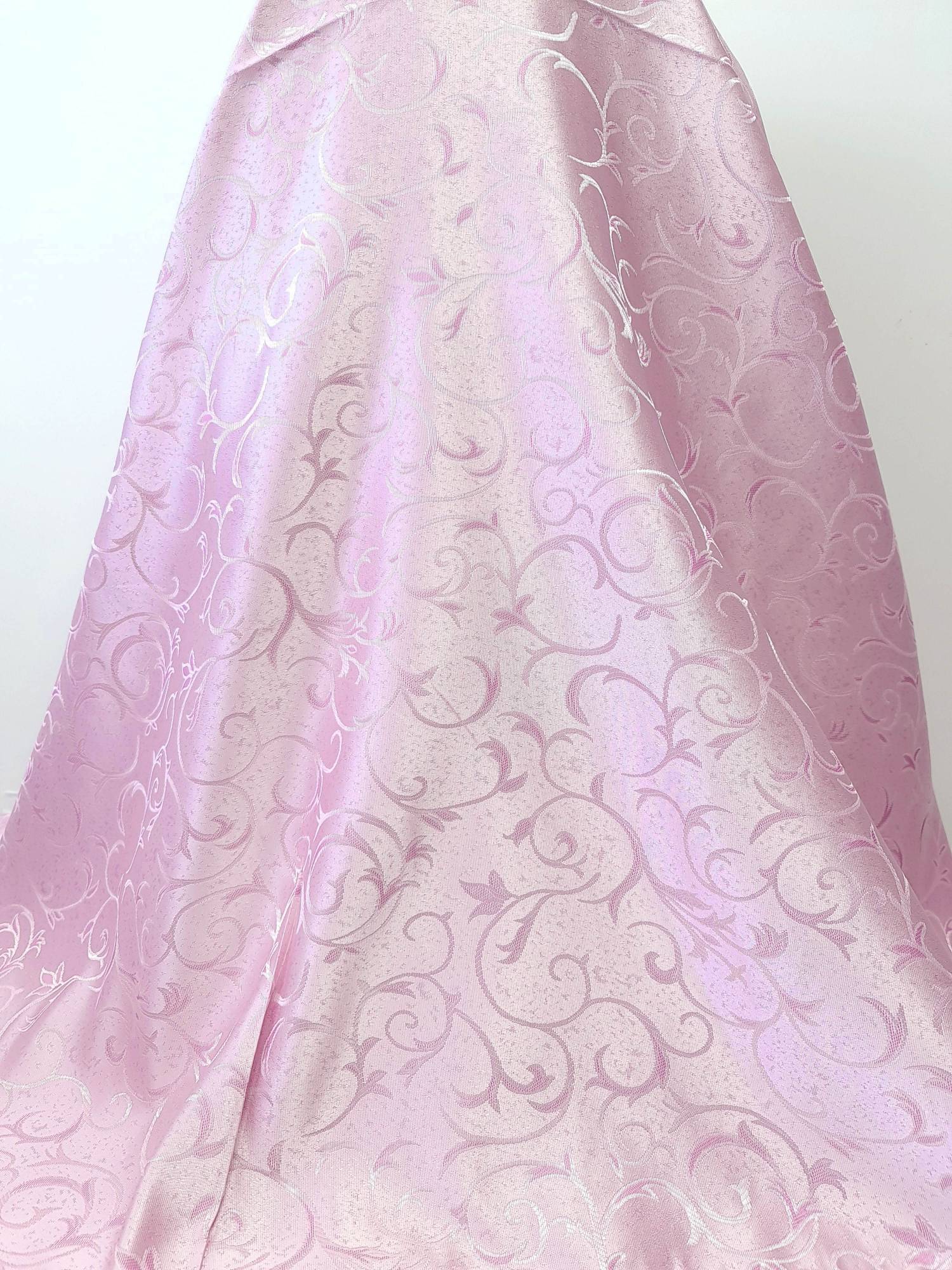 Material draperie roz pal cu model ramurele