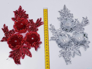 Aplicatie dantela rosie si argintie cu flori 3d plastic