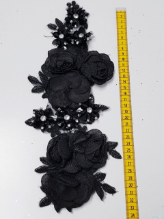Aplicatie dantela flori 3d neagre cu aplicatii margele si strasuri