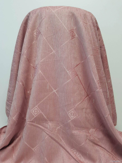Material draperie roz prafuit cu model romburi