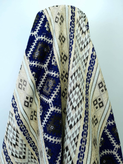 Material tapiterie imprimeu traditional crem si bleumarin