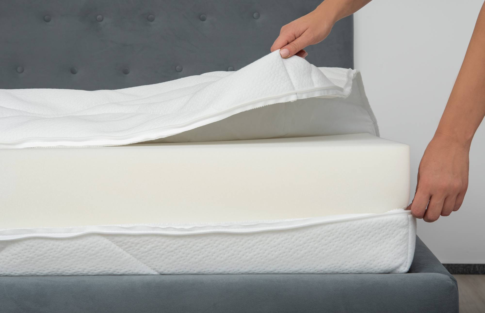 Husă saltea 140x200 cm cu fermoar, tricot poliester matlasata, reversibila vară-iarnă