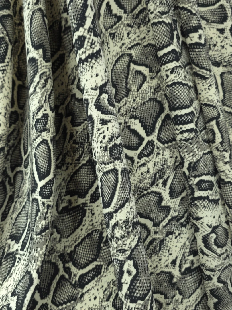 Matase tip piersica snake print