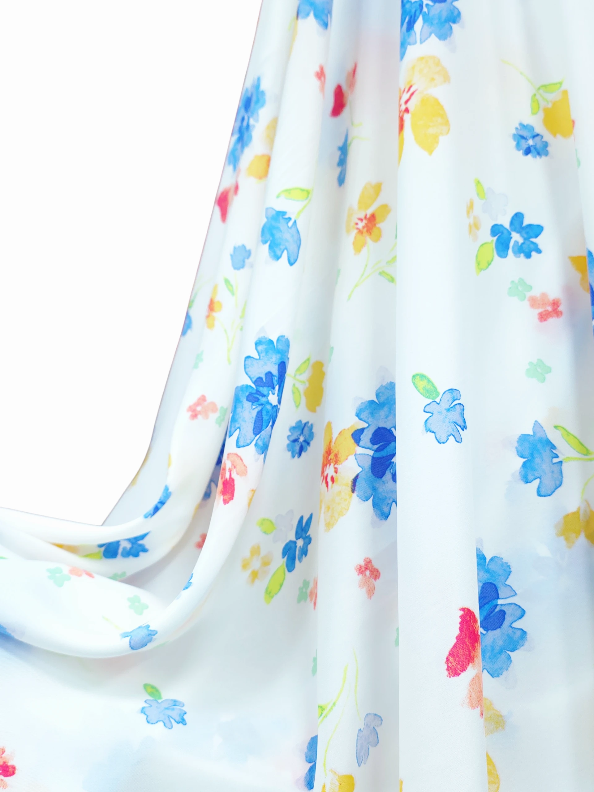 Matase satinata imprimeu floral delicat