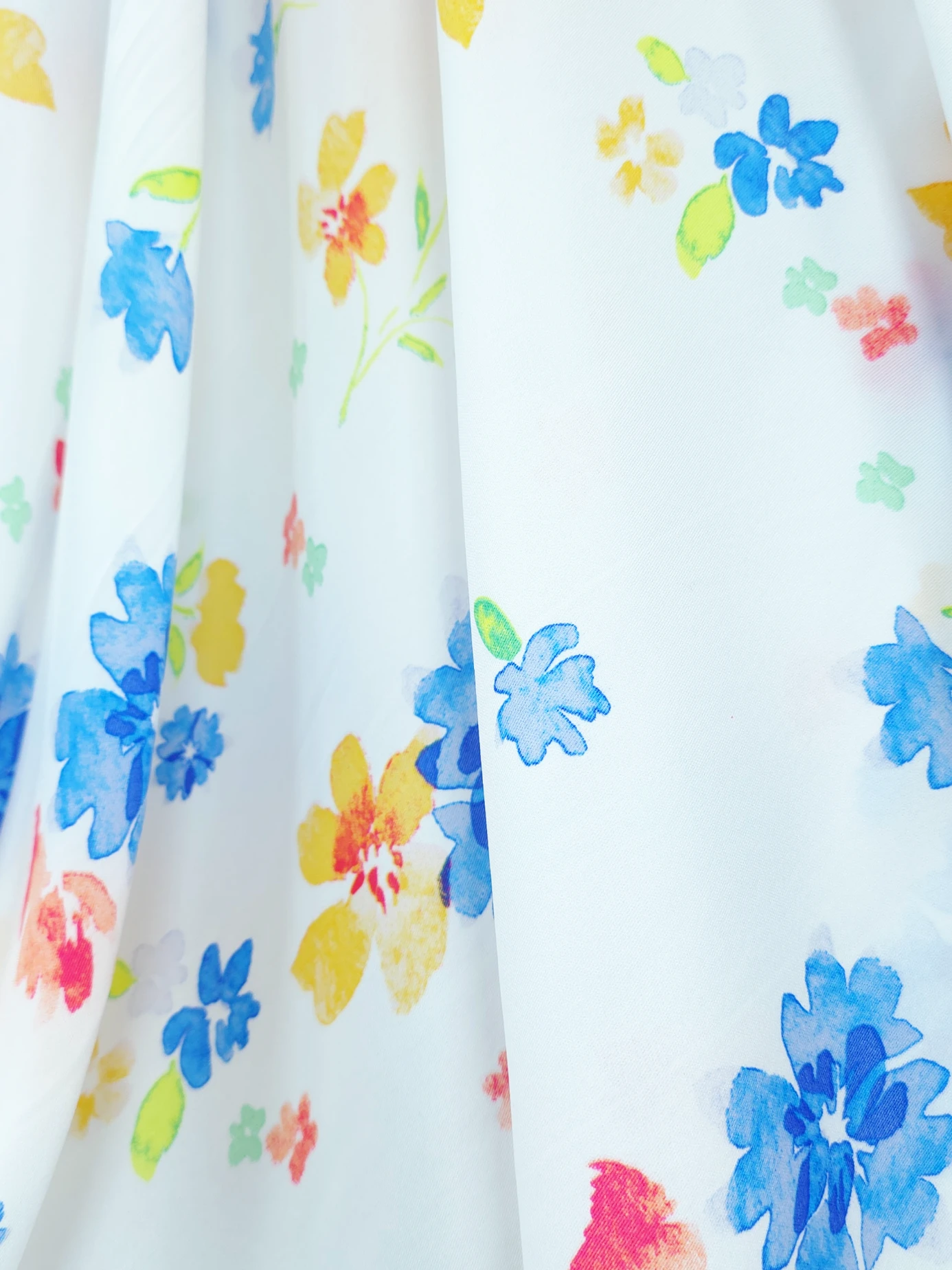 Matase satinata imprimeu floral delicat