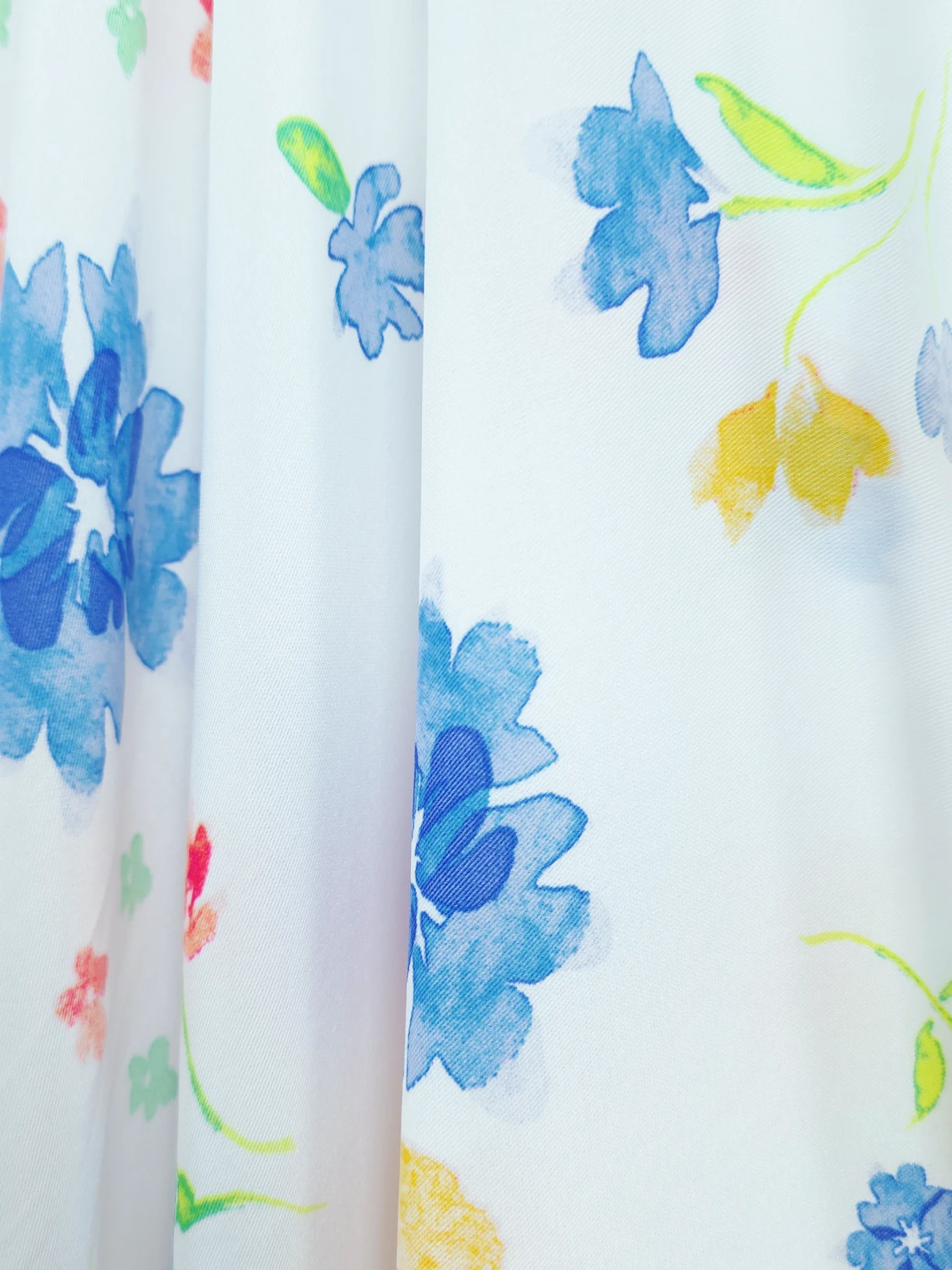 Matase satinata imprimeu floral delicat