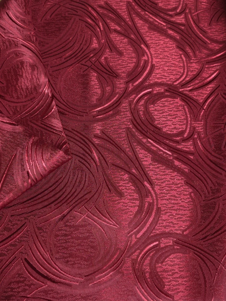 Material decor, fete de masa si draperii grena