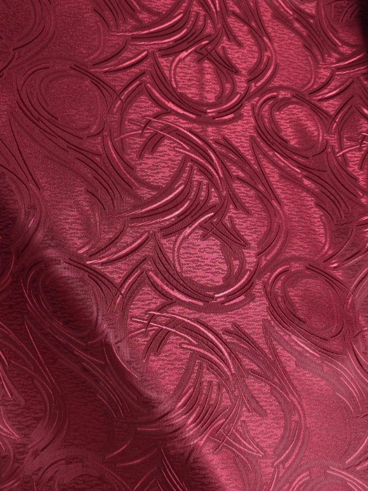 Material decor, fete de masa si draperii grena