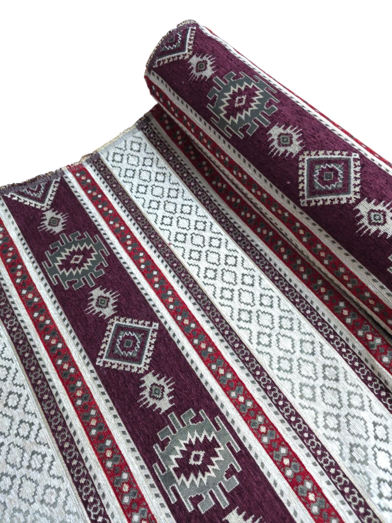 Material tapiterie imprimeu traditional grena si crem