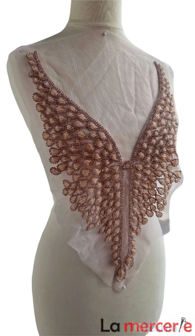 Bust rochie Somon accesorizat cu margele picatura