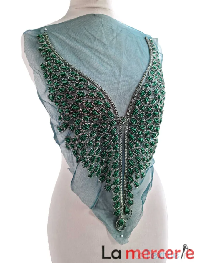 Bust rochie Verde accesorizat cu margele picatura