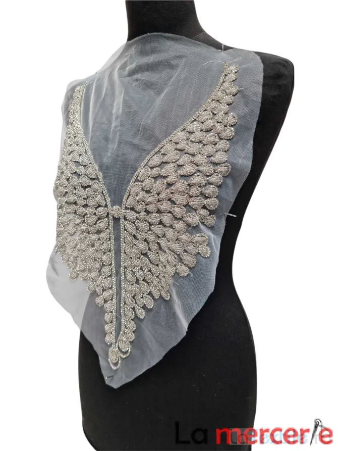 Bust rochie Alb accesorizat cu margele picatura