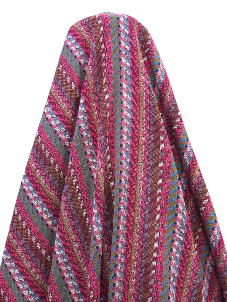 Brocart fuchsia cu model geometric multicolor