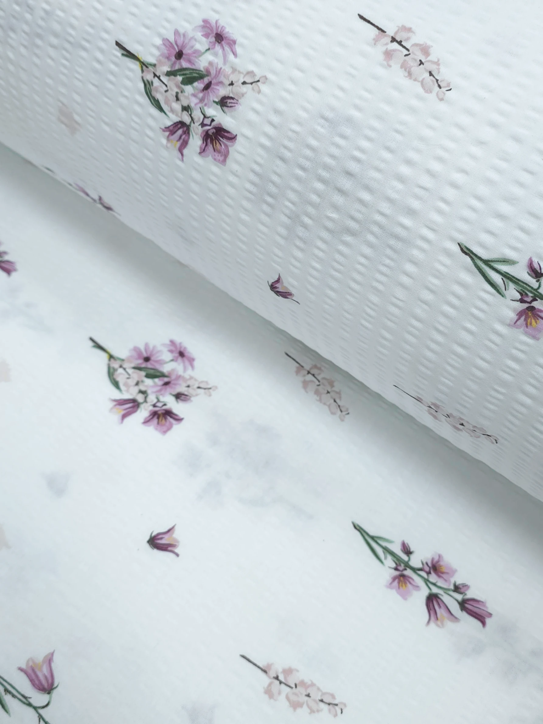 Bumbac lenjerie creponat model floricele mov