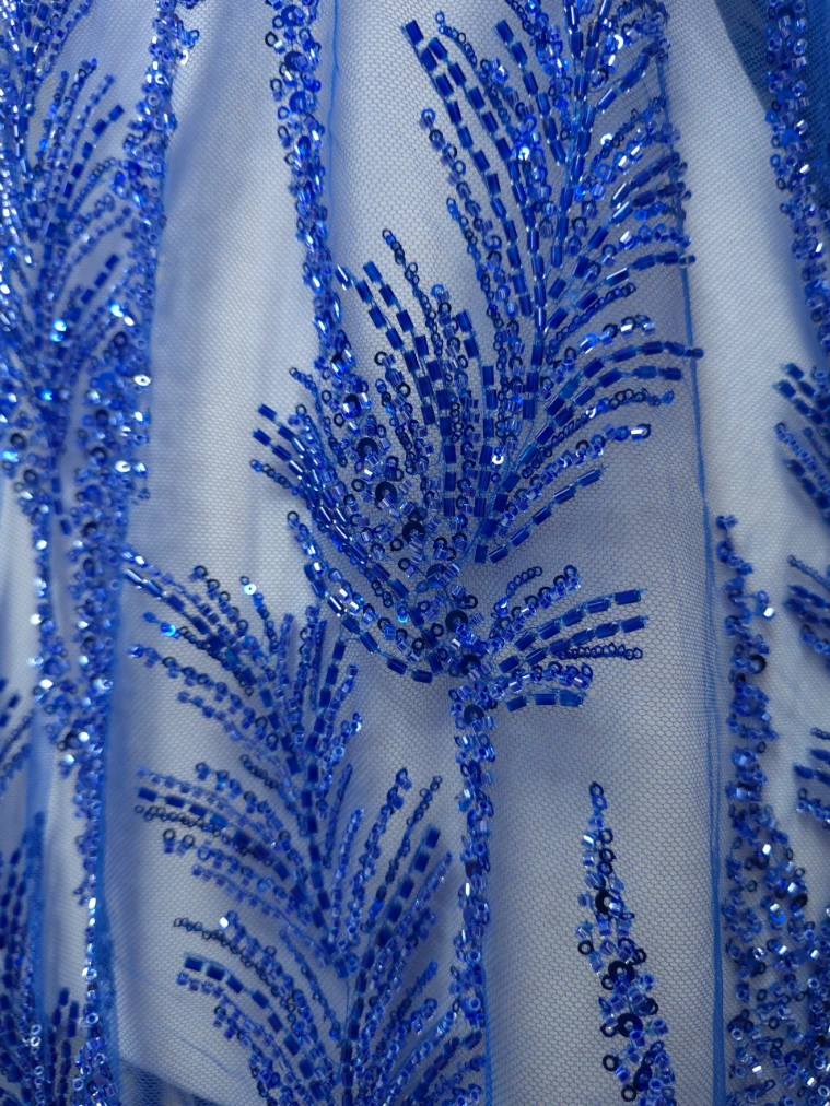 Broderie brodata cu margele albastru electric