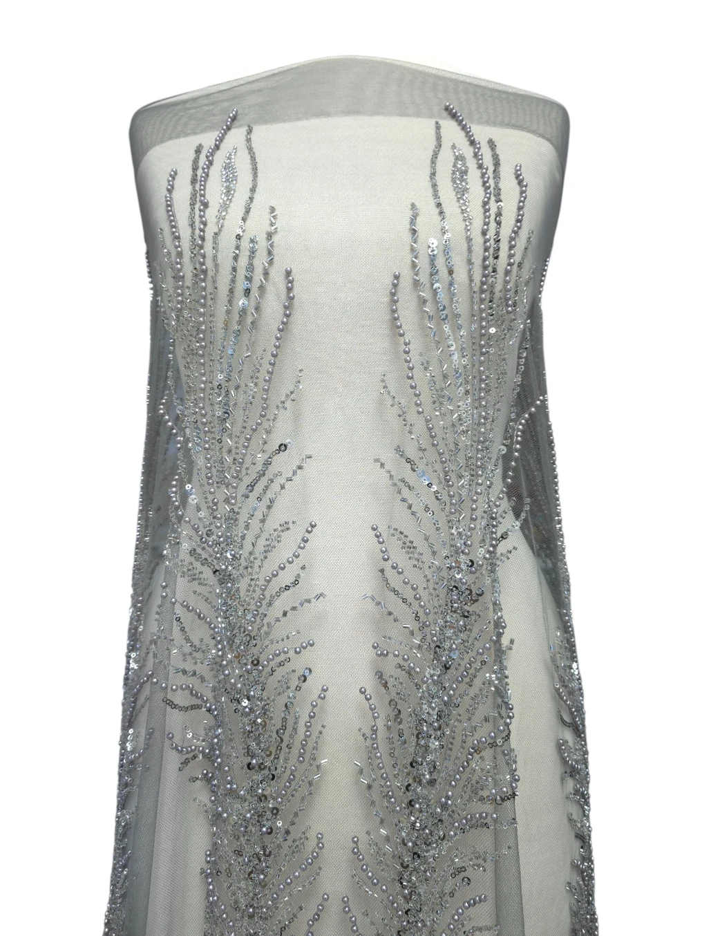 Broderie brodata cu margele gri argintiu