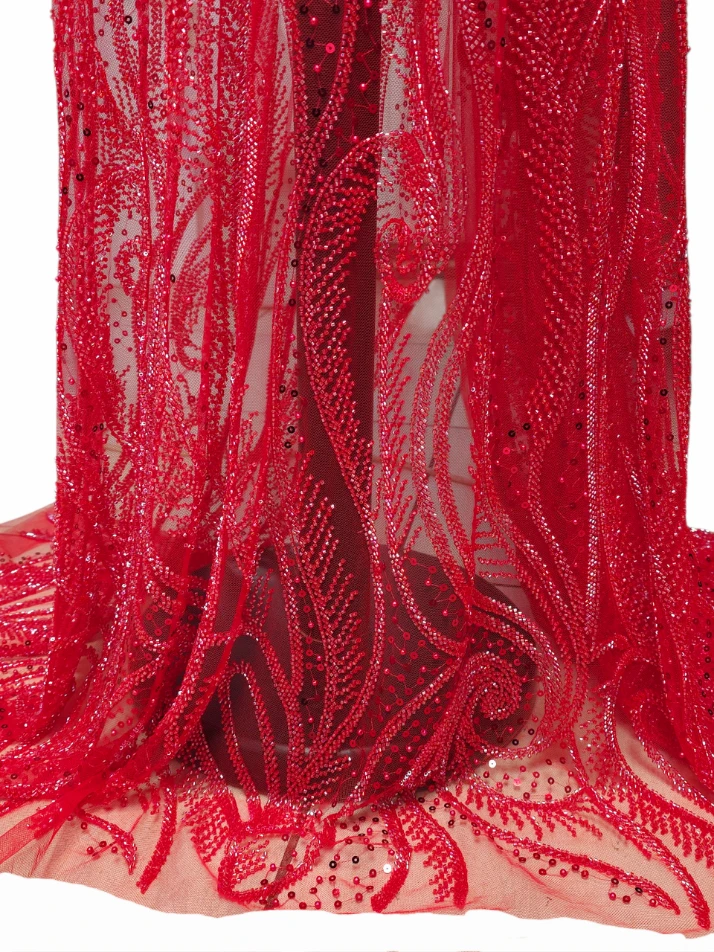 Broderie brodata cu margele rosie