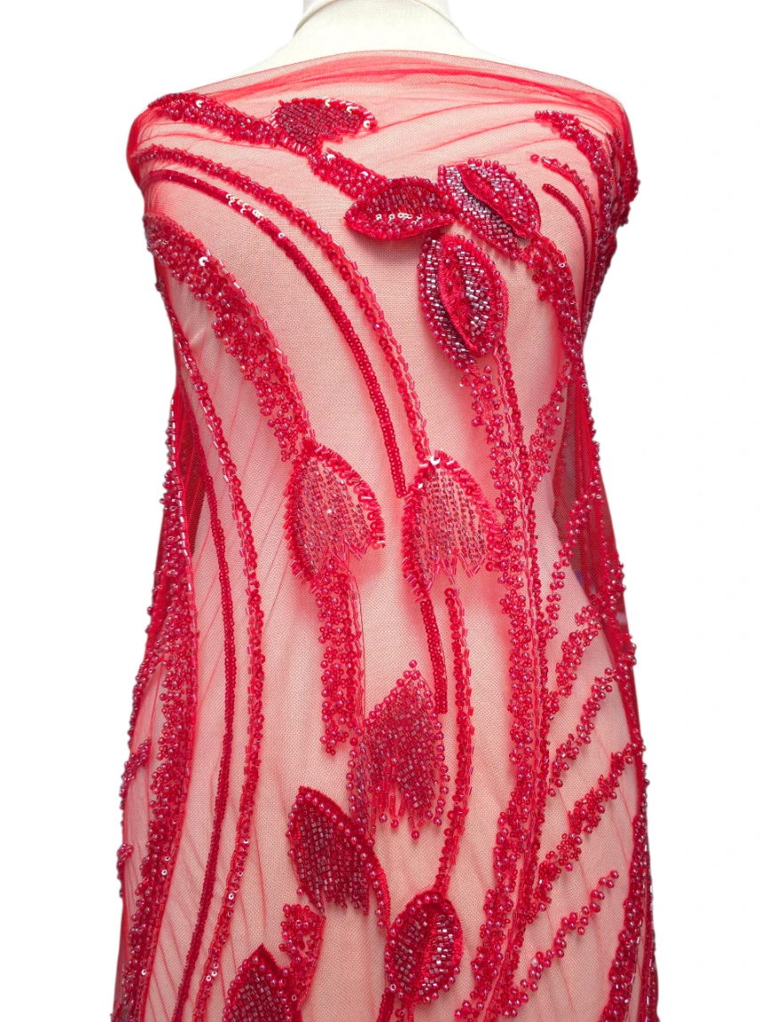 Broderie brodata cu margele rosie model floral