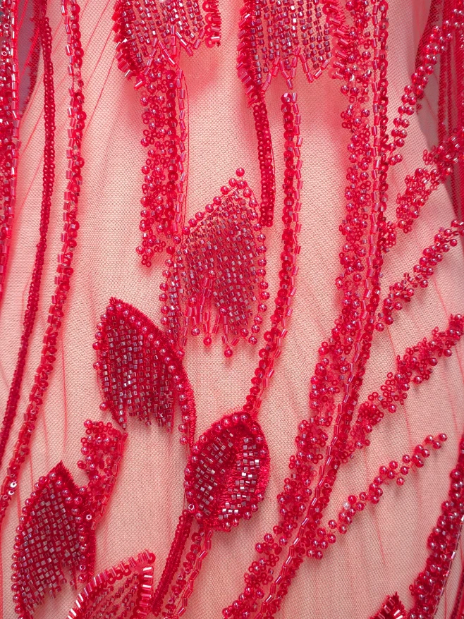 Broderie brodata cu margele rosie model floral
