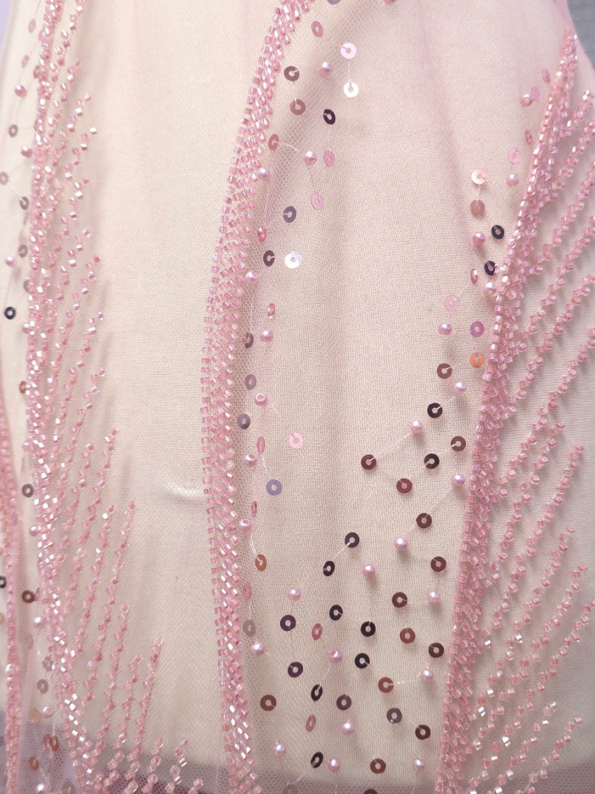 Broderie brodata cu margele roz prafuit