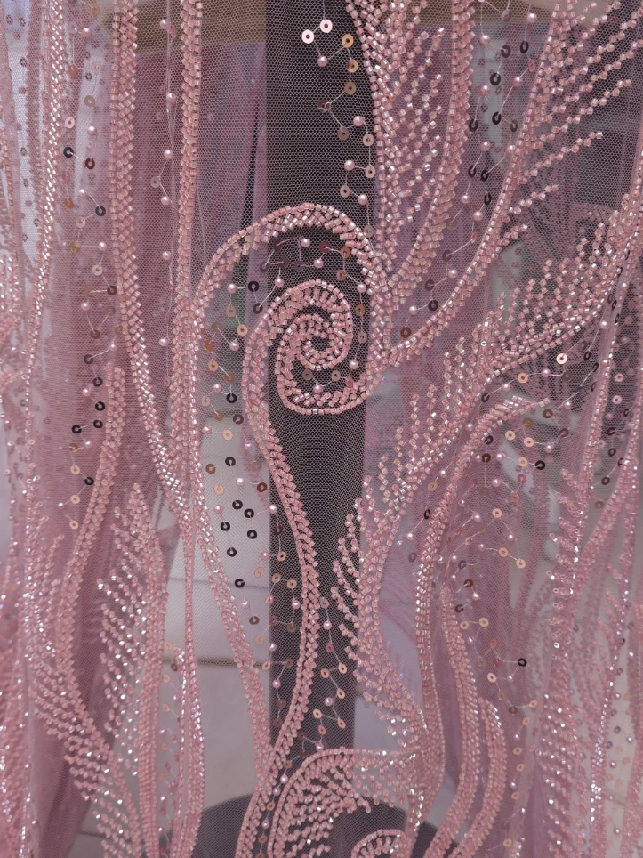 Broderie brodata cu margele roz prafuit