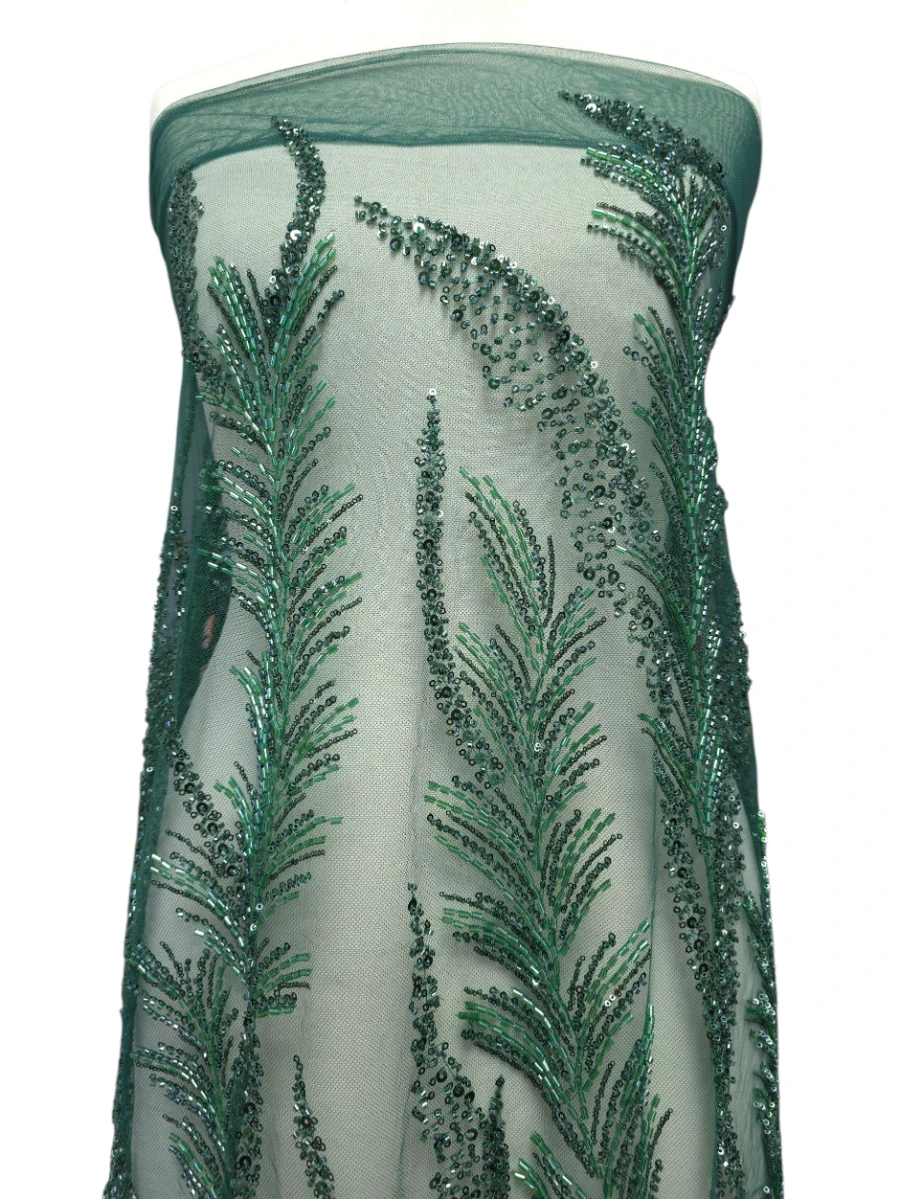 Broderie brodata cu margele verde smarald