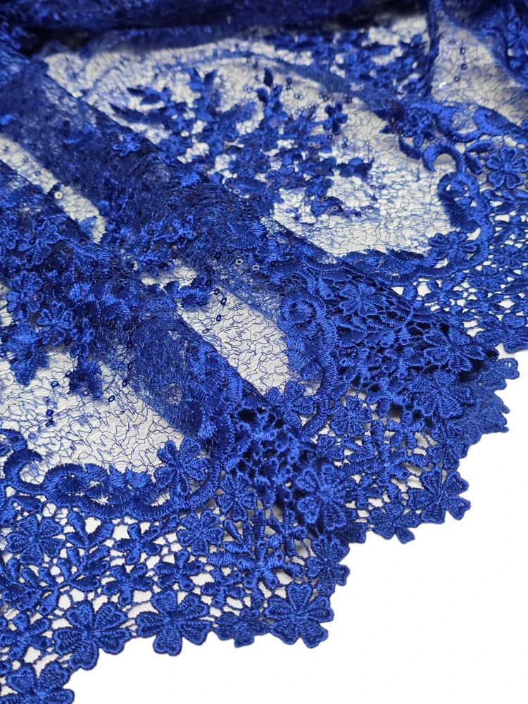Dantela albastru electric pe plasa cu broderie florala