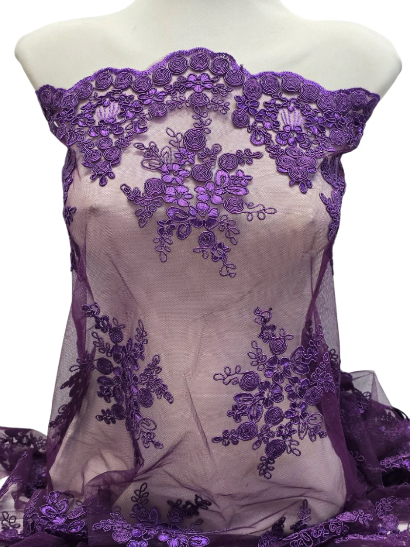 Dantela mov indigo pe plasa cu broderie florala