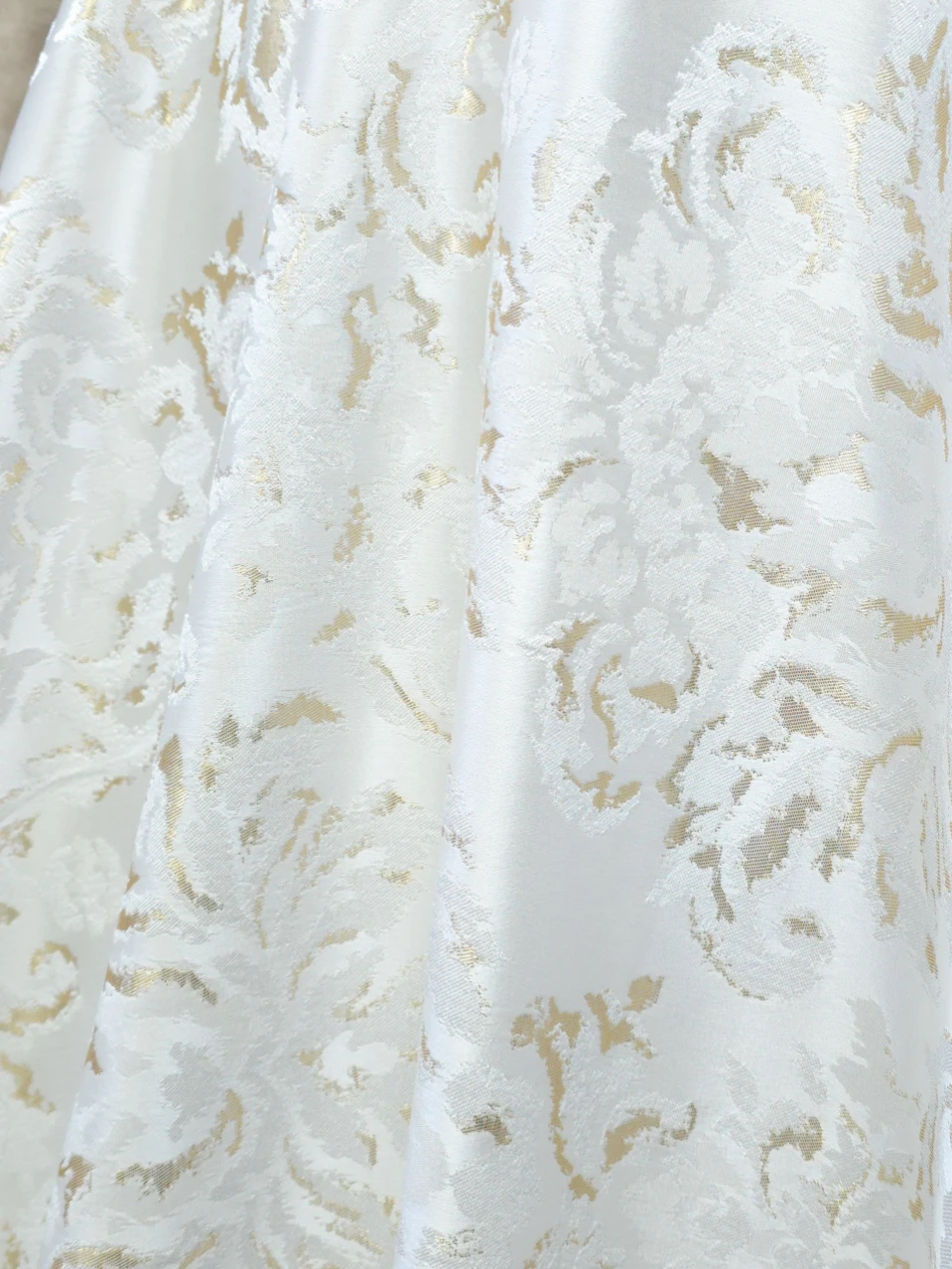Material draperie jacquard barok ivoire cu model auriu
