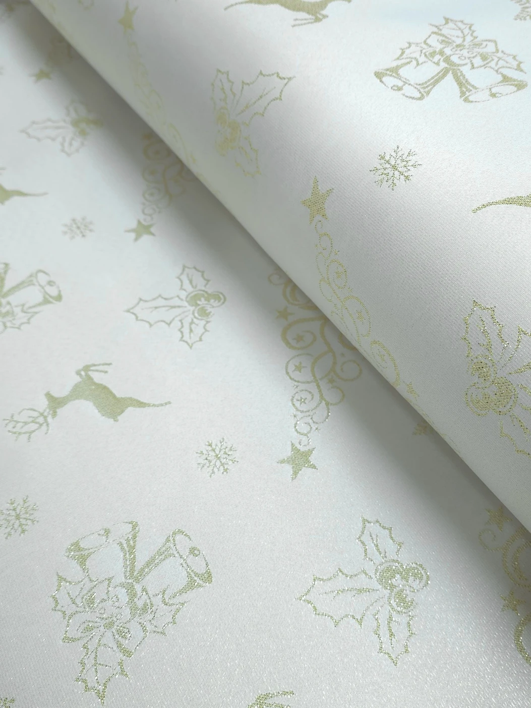 Material decor sau fețe de masa bej auriu cu fir lame