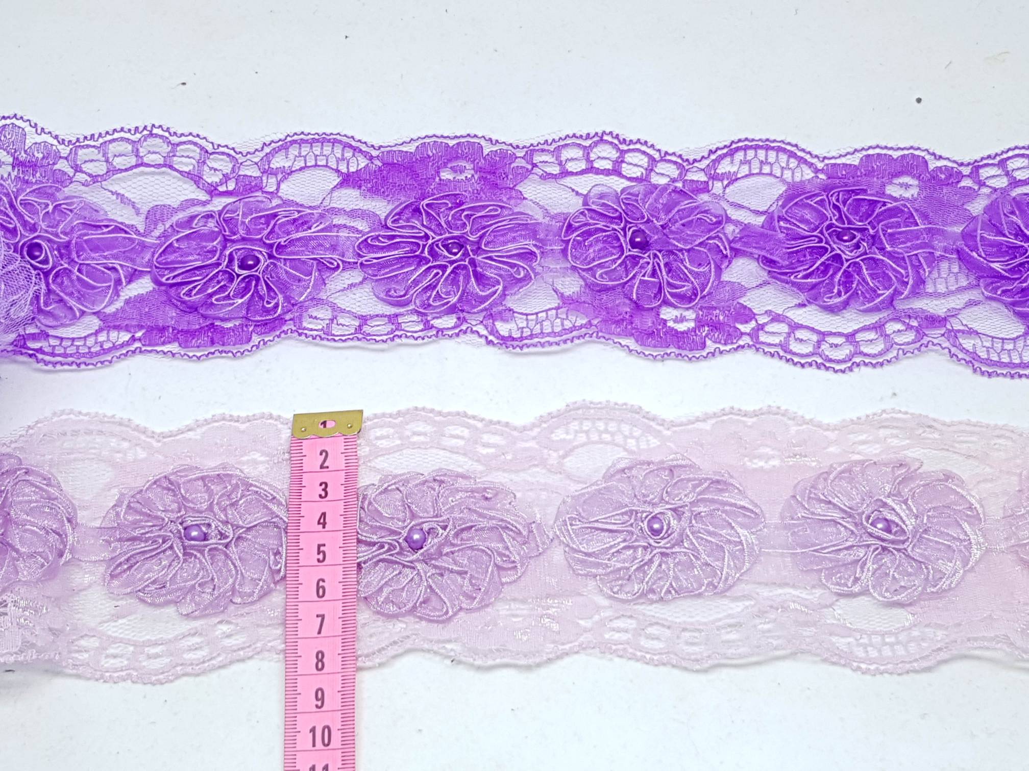 Broderie roz si mov cu aplicatii flori 3d