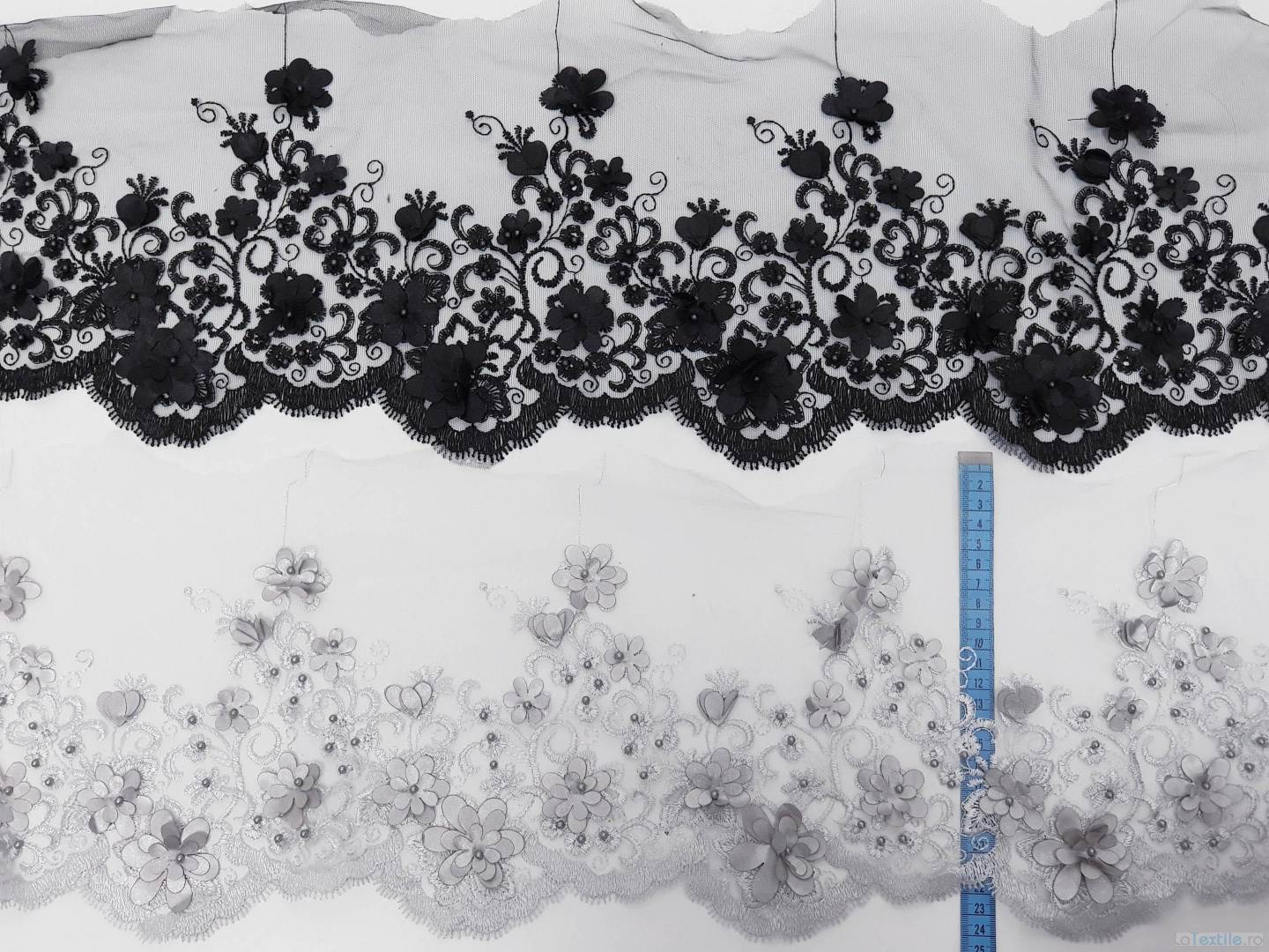 Dantela neagra si gri cu flori 3d