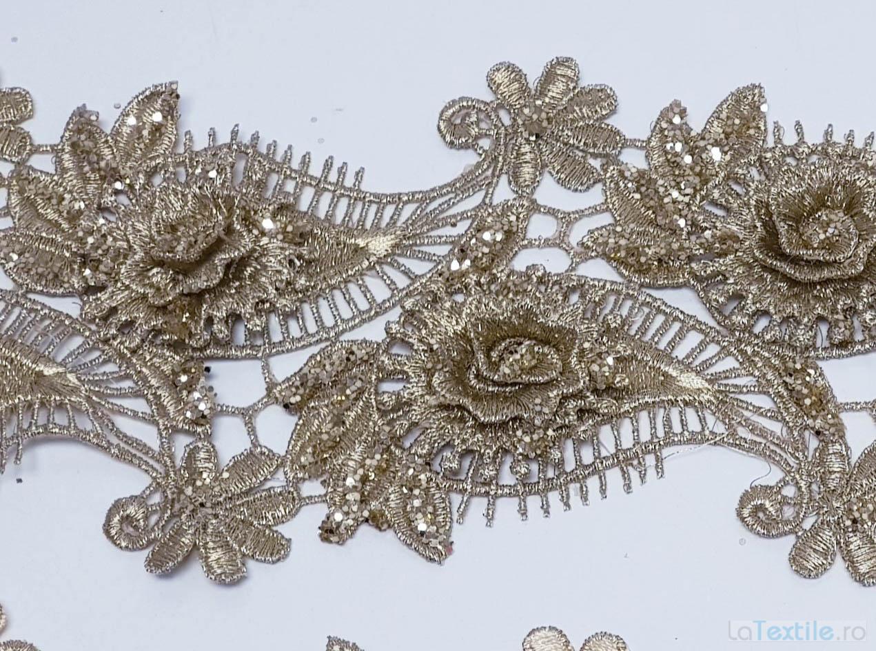 Dantela bej si aurie model floral 3d si frunze cu aplicatii micropaiete