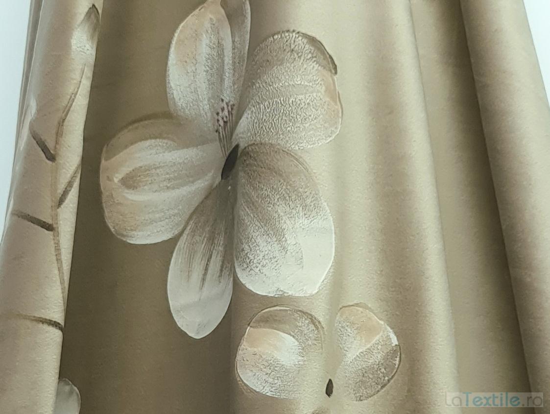 Material draperie catifea bej cu imprimeu floral