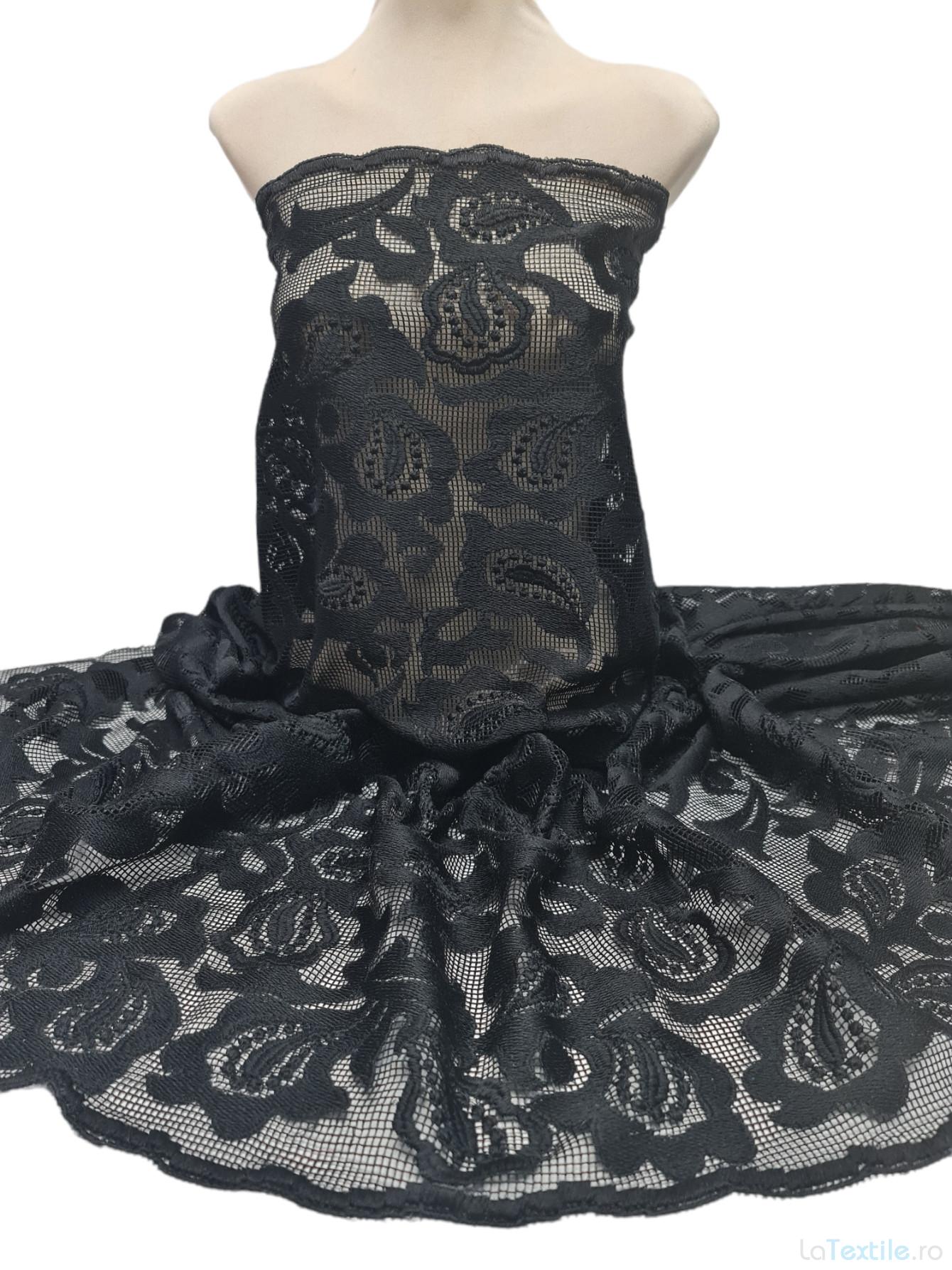 Dantela brodata neagra