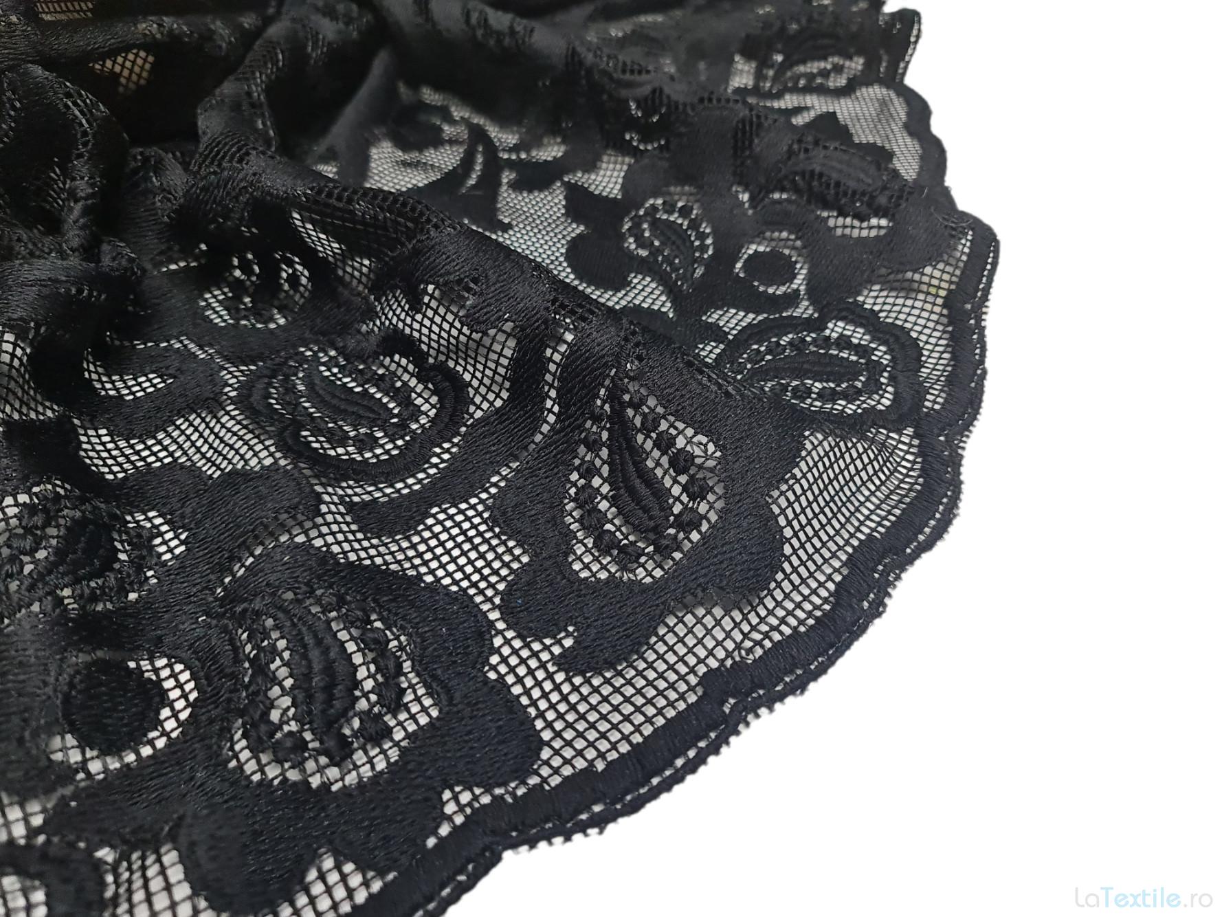 Dantela brodata neagra