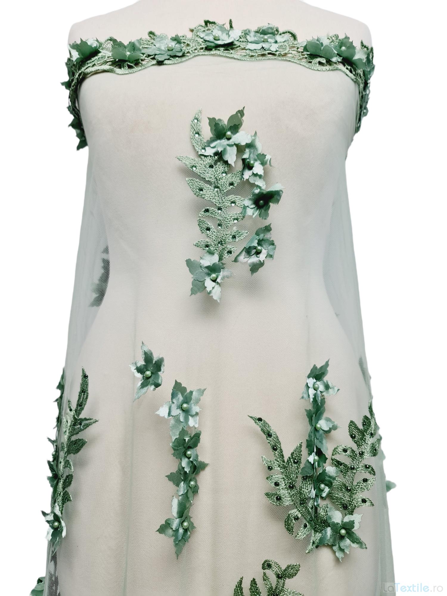 Dantela verde cu floricele 3D si margele