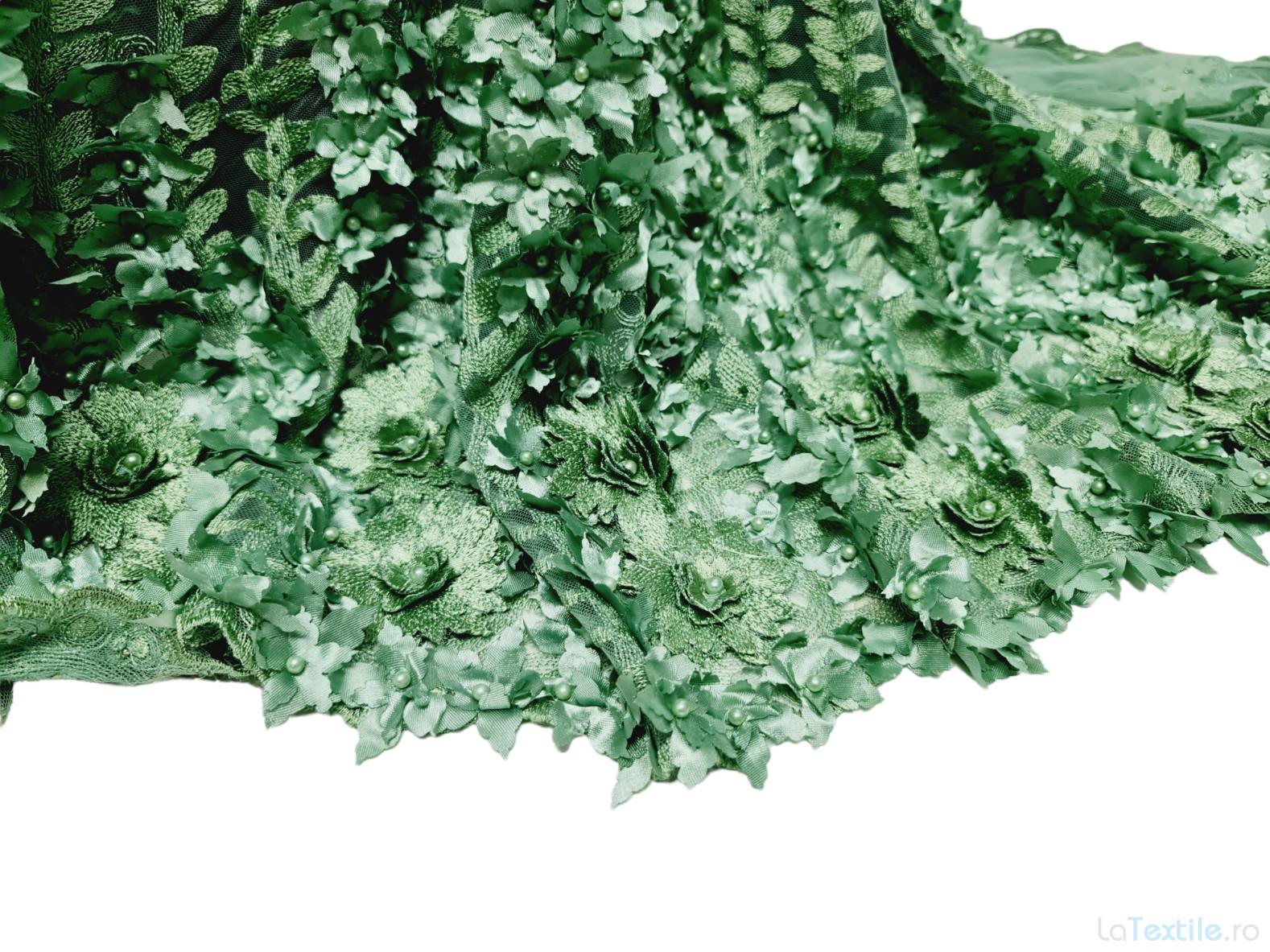 Dantela verde cu floricele 3D si margele