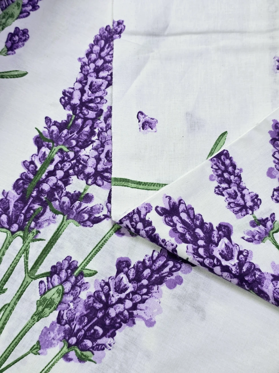 Bumbac lenjerie alb cu buchete lavanda