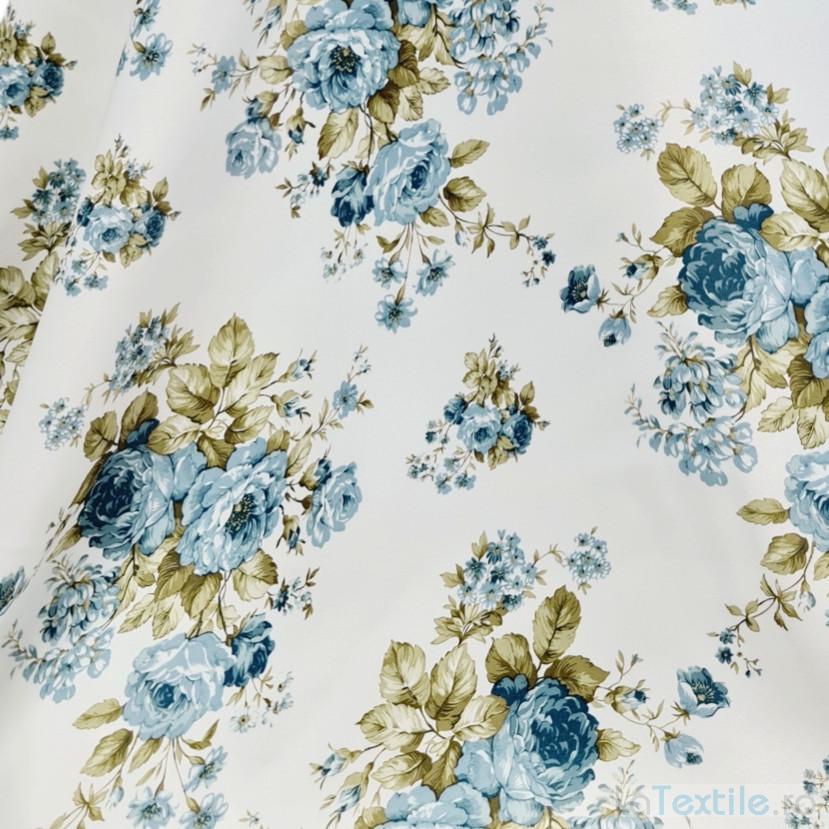 Material draperie satinat alb cu imprimeu floral bleu