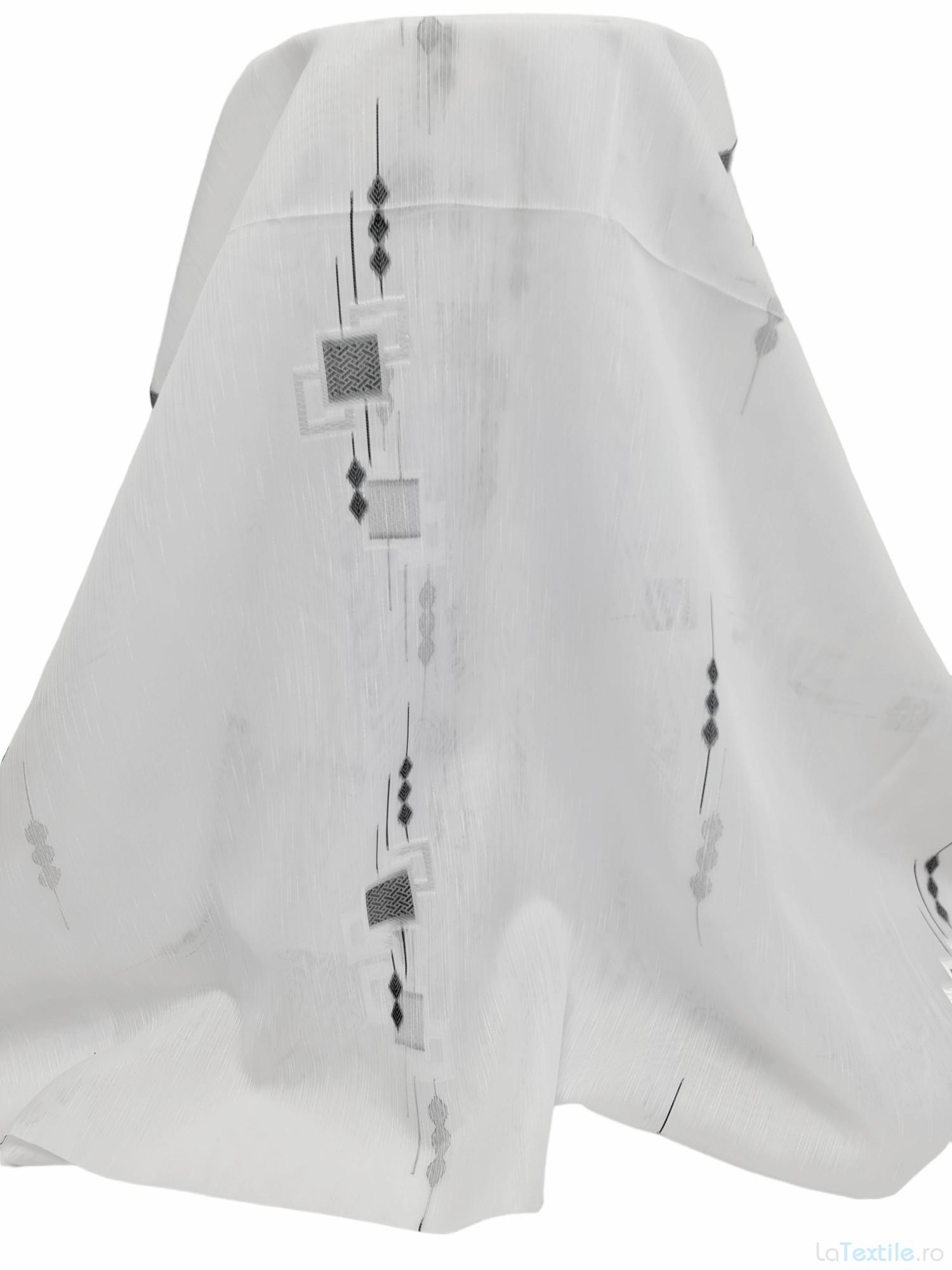 Material perdea alba cu patrate brodate negre