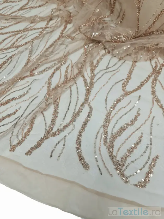 Broderie pe tul cu margele bej model ramuri
