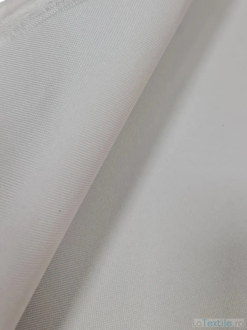 Material impermeabil bej deschis