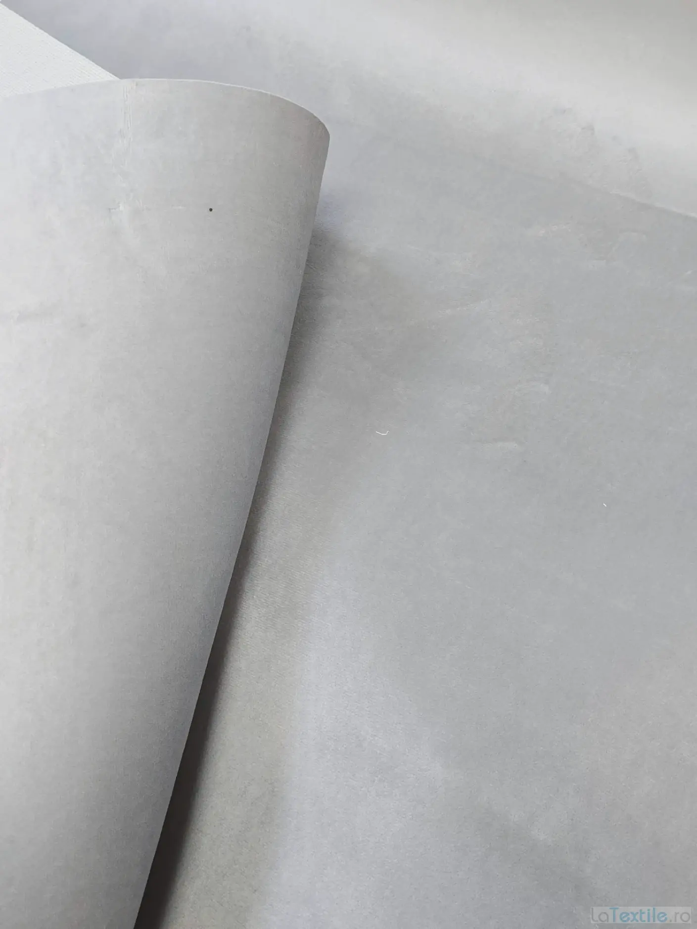 Material buretat gri deschis plusat tapiterii sau capitonaje auto
