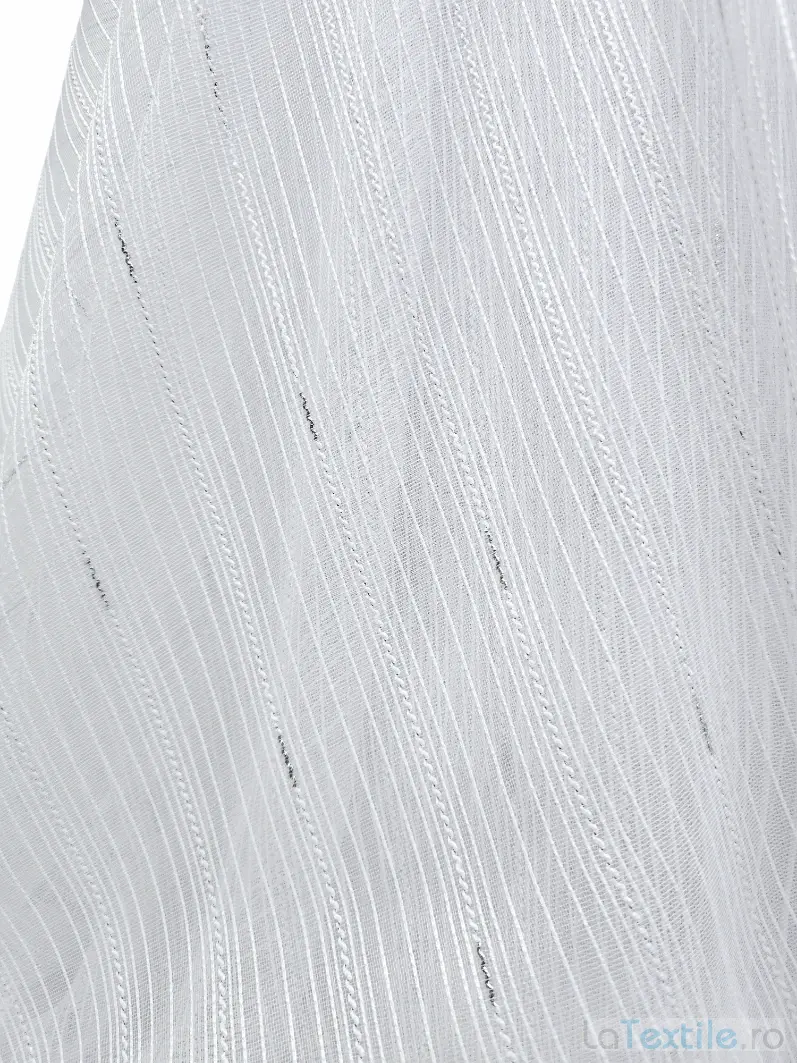 Material perdea alba cu linii brodate si fir lurex