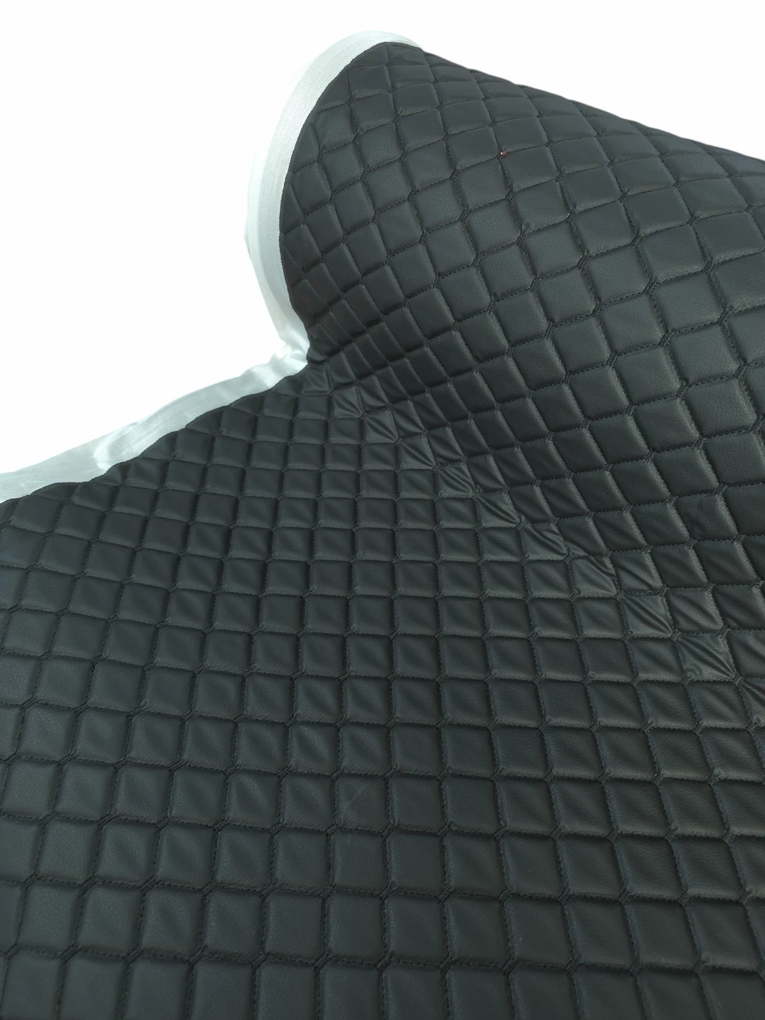 Imitatie piele matlasata neagra pe suport de burete tapiterie auto