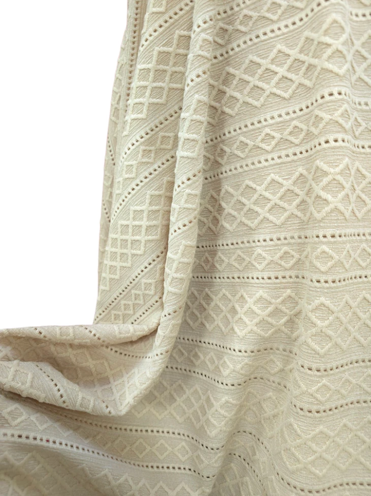 Jerse cu modele tricotate bej
