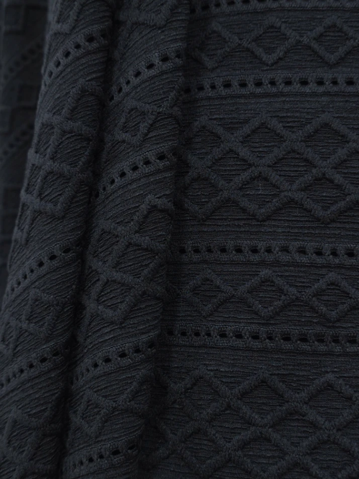 Jerse cu modele tricotate negru