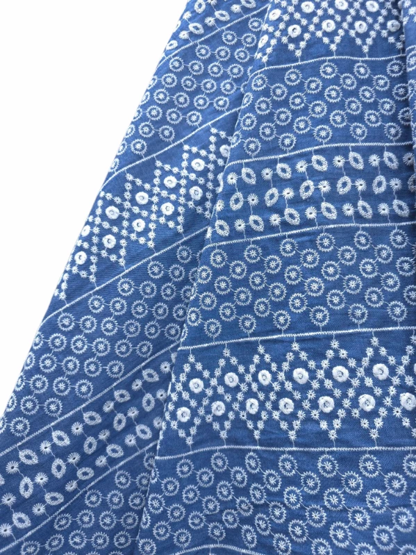 Material blug albastru brodat